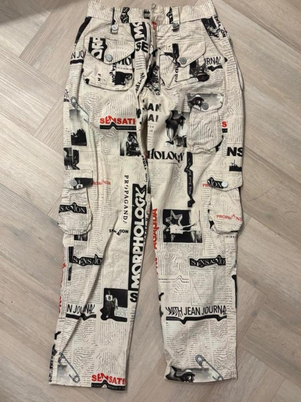 With Jean Tommy Newspaper Print Cargo Pants with buckle detailing XS - Picture 2 of 5